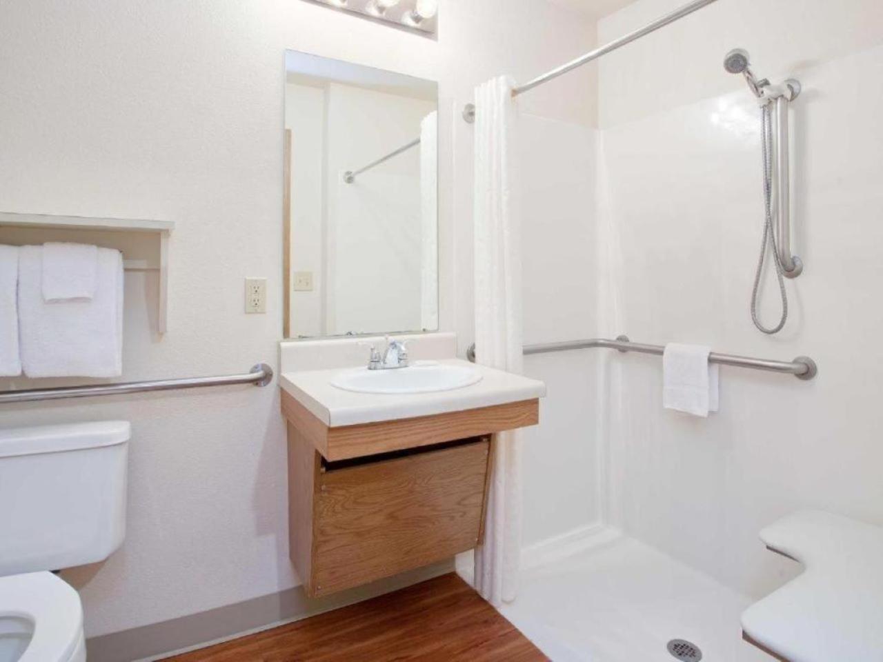 Woodspring Suites Topeka Esterno foto