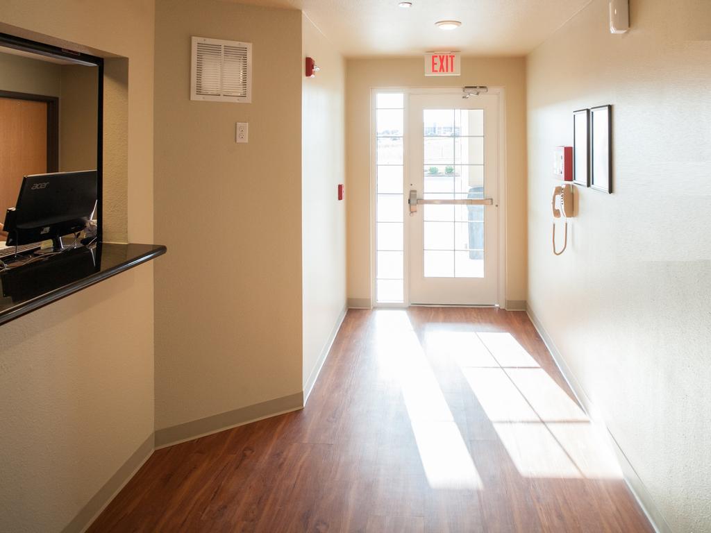 Woodspring Suites Topeka Esterno foto