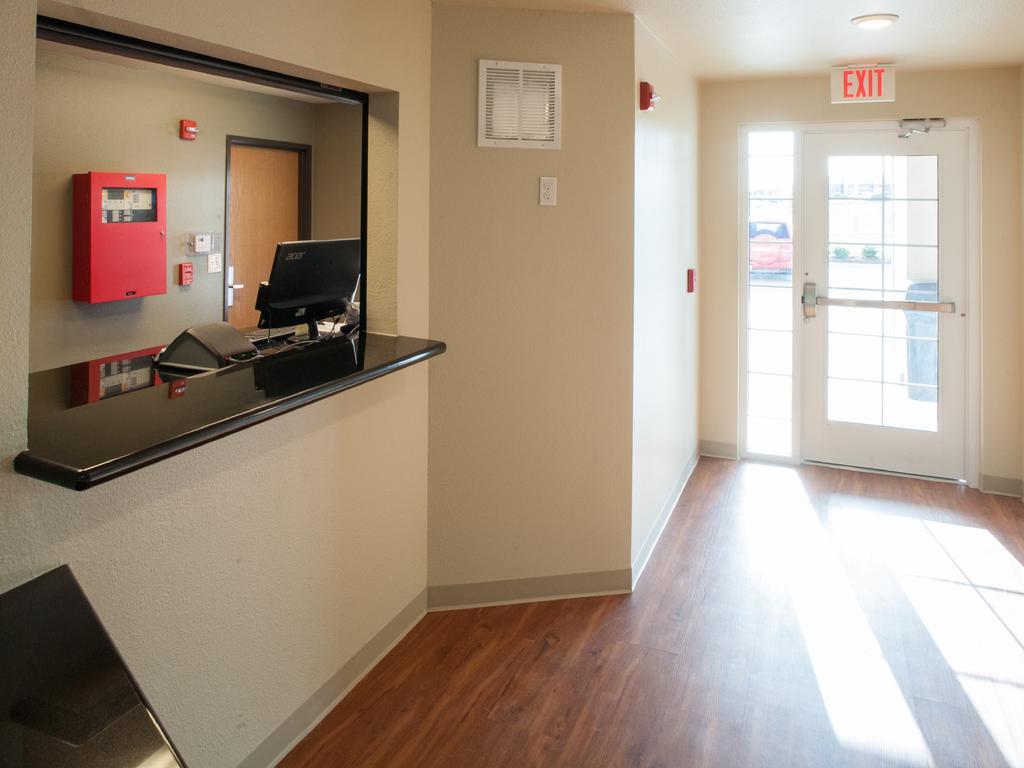 Woodspring Suites Topeka Esterno foto