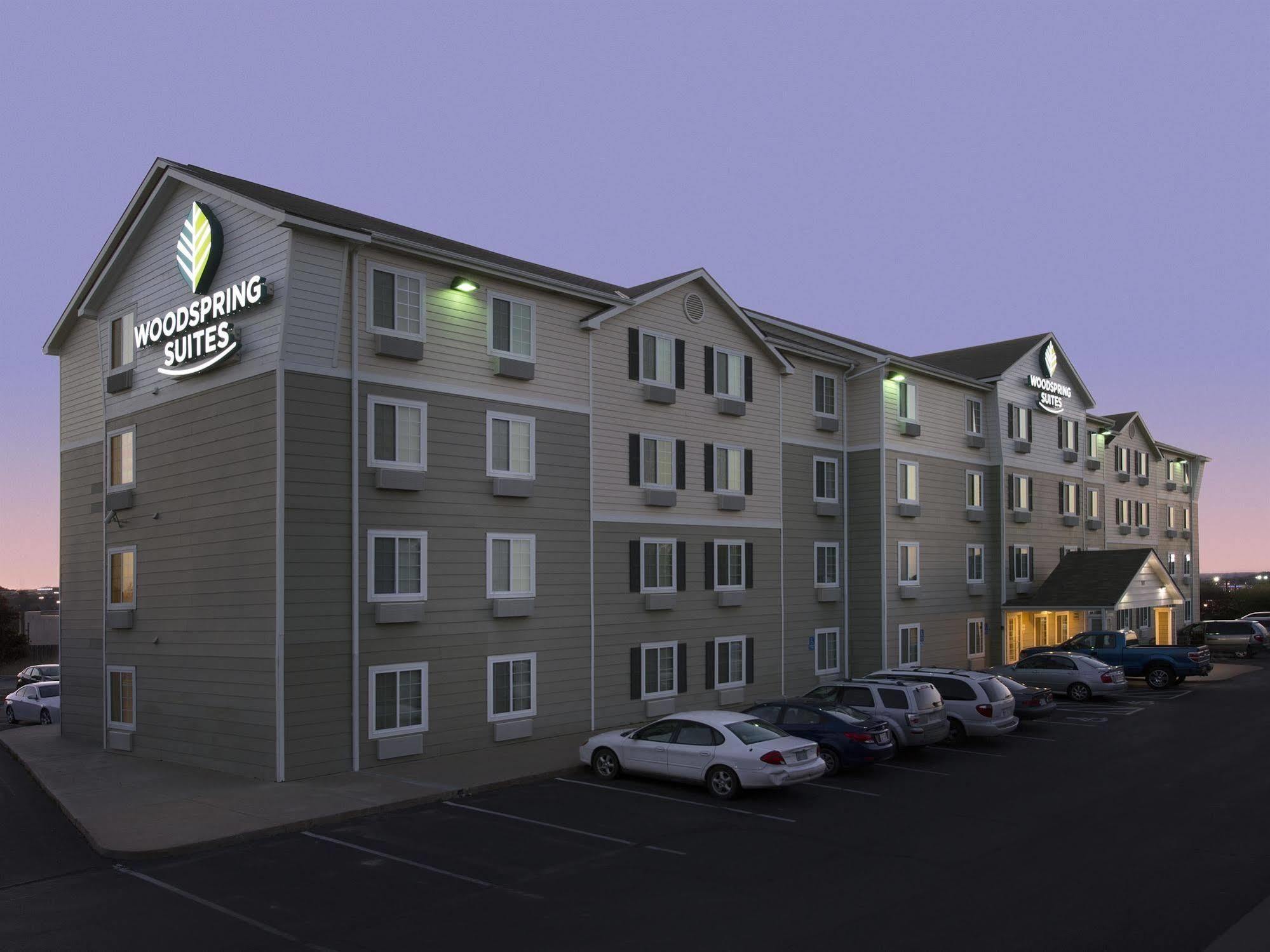 Woodspring Suites Topeka Esterno foto