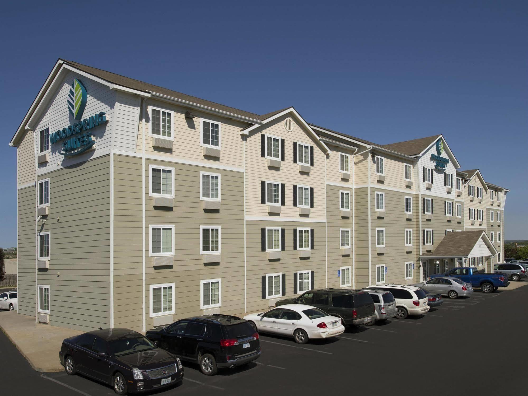 Woodspring Suites Topeka Esterno foto