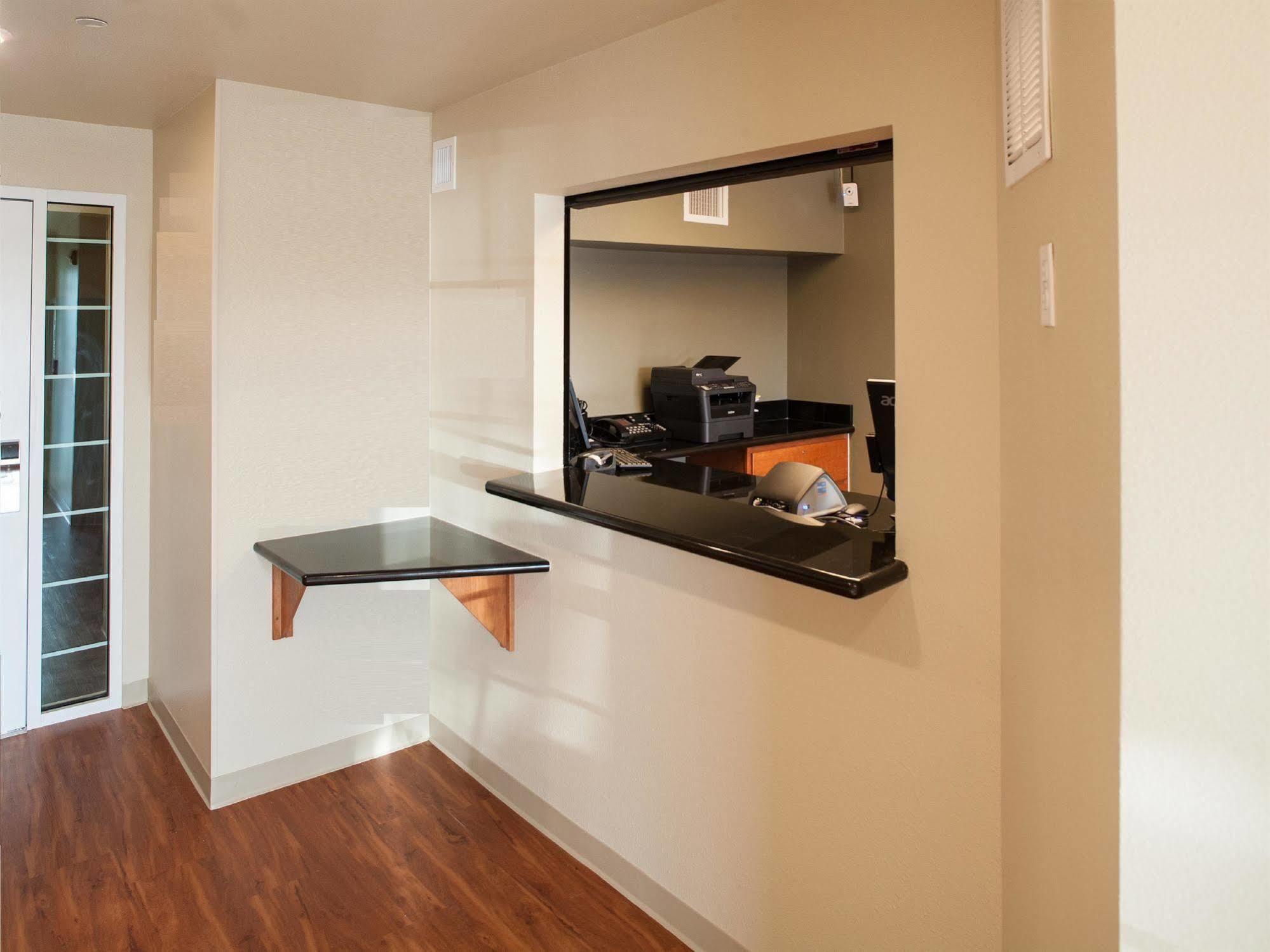 Woodspring Suites Topeka Esterno foto