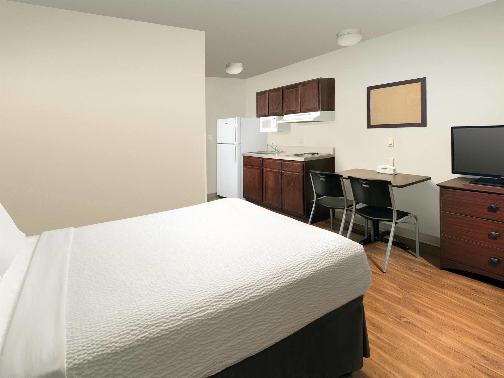 Woodspring Suites Topeka Esterno foto