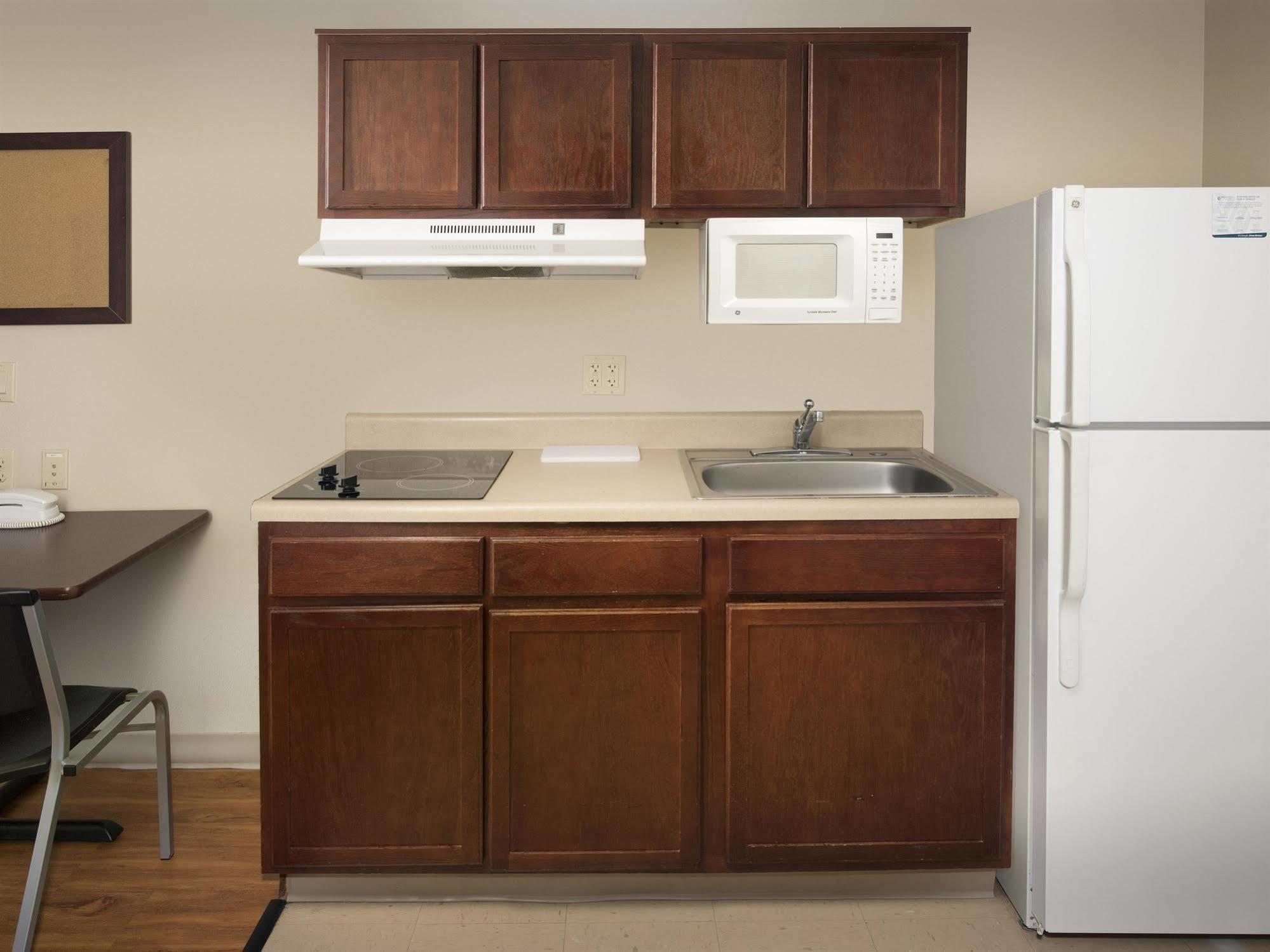 Woodspring Suites Topeka Esterno foto
